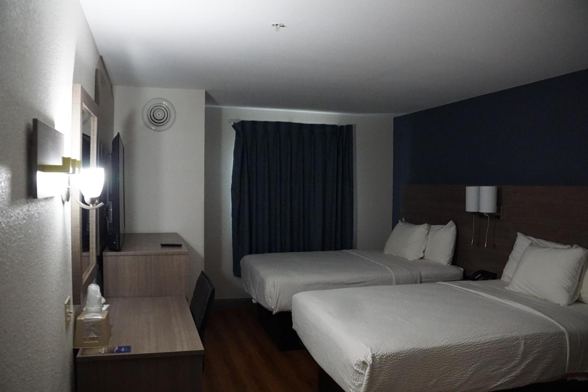 Days Inn By Wyndham Мексико Экстерьер фото